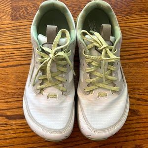 Altra Lone Peak 6 Trail-Running Shoe - white/grey/green. Size 8.5